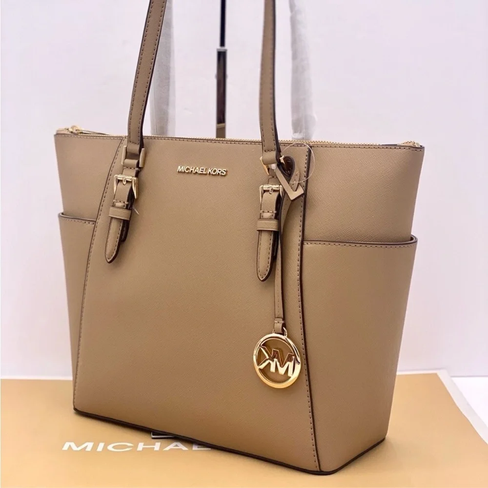 MICHAEL KORS CHARLOTTE LARGE TOP ZIP TOTE CAMEL COLOR